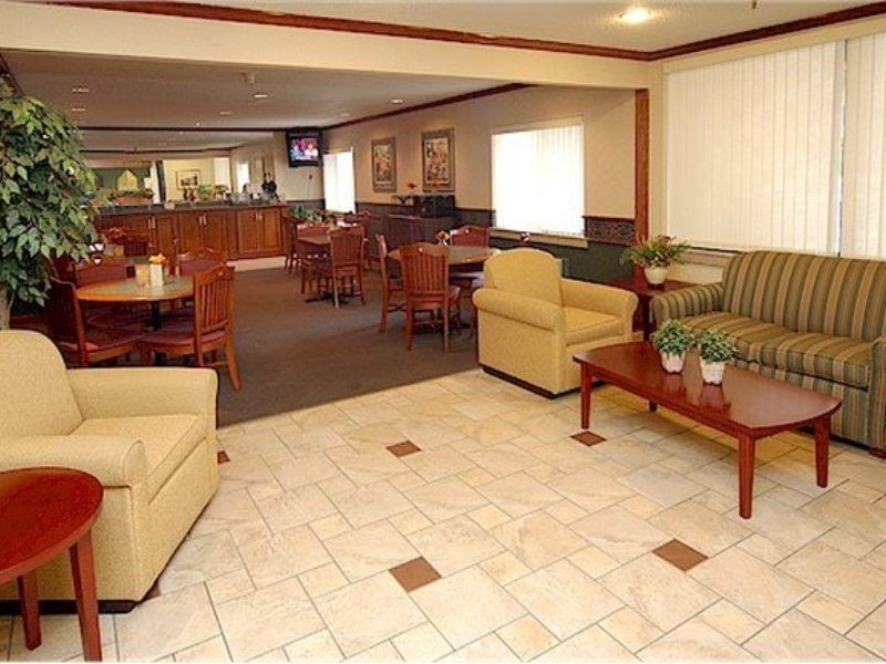 La Quinta Inn By Wyndham Indianapolis Airport Executive Dr Exterior foto