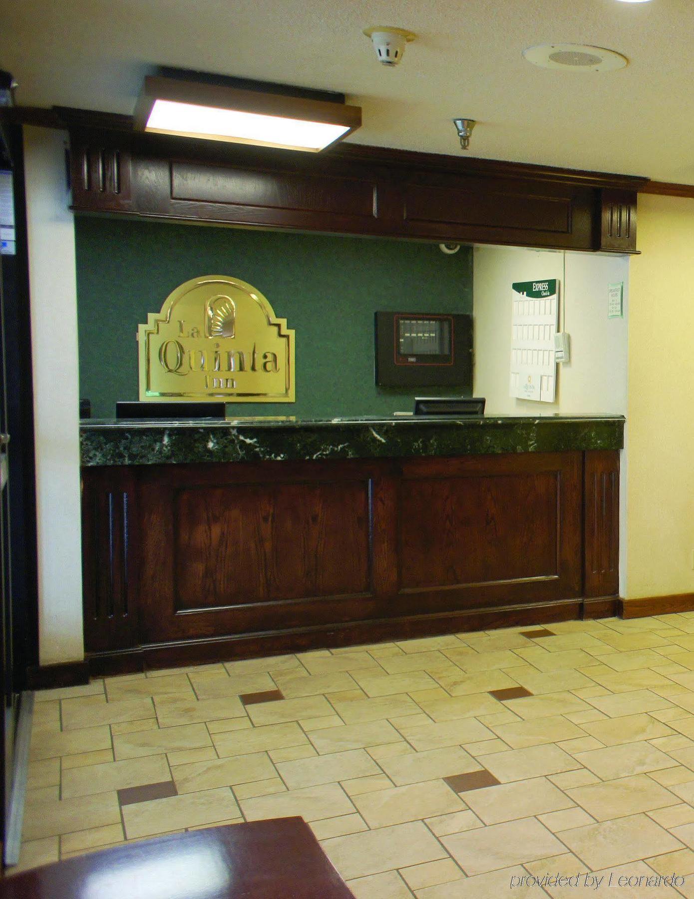 La Quinta Inn By Wyndham Indianapolis Airport Executive Dr Exterior foto